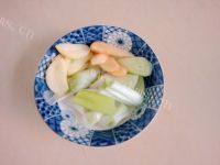家常菜腊肉炒白菜做法图解3)