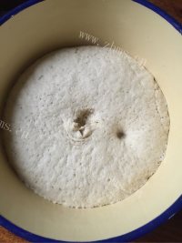 质嫩爽口的奶黄包做法图解8)