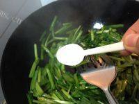 家常菜韭菜炒鸡蛋做法图解6)