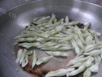 家常菜豆角炒鸡蛋做法图解5)