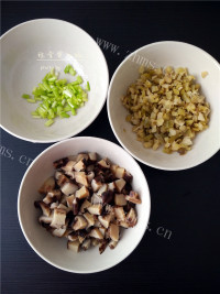 脆香鲜美椎茸煲仔饭#新鲜从这做法图解3)
