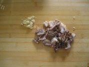 青椒炒猪肉做法图解2)