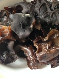 木耳竹芛炒肉做法图解4)