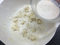 美味的鲜奶吐司做法图解7)