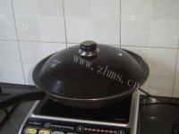 家常菜韭菜花炒肉丝做法图解7)