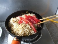 美味的时蔬炒面做法图解12)
