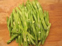 家常菜五花肉炒豆角做法图解1)
