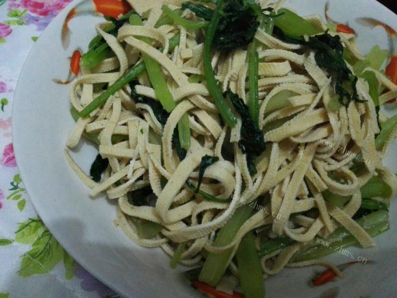 美味营养的芹菜炒豆皮