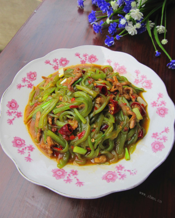 色泽鲜亮的莴笋肉丝