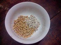 食欲满满的薏米豆浆做法图解1)