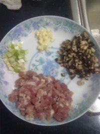 自己做的香菇肉酱面做法图解1)