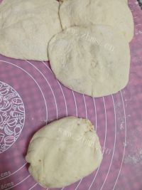 香喷喷的油酥糖火烧做法图解9)