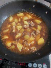 营养的土豆焖排骨做法图解6)
