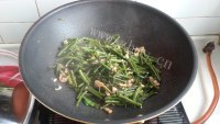 家常菜肉丝炒豇豆做法图解10)