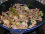 自制鸡腿菇炒肉