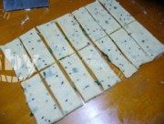 自制香酥葱味腐乳蛋馓做法图解2)