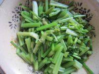 家常菜芹菜炒粉做法图解1)