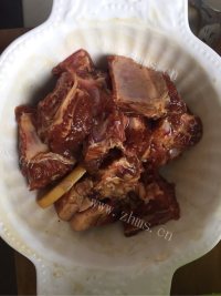 美味的蚝汁排骨做法图解1)
