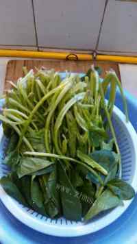 菠菜拌卤猪心做法图解7)