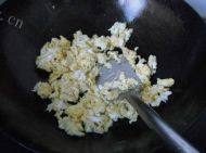 美味的韭菜木耳鸡蛋水饺做法图解4)