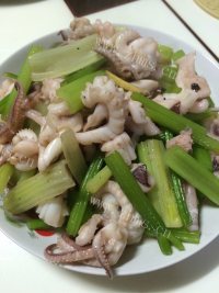 家常菜西芹炒鱿鱼