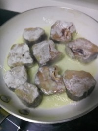 美味的煎鳕鱼做法图解6)