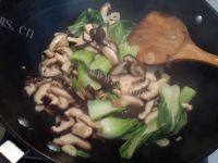 「美味可口」香菇油菜做法图解7)