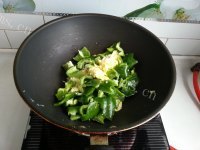 家常菜鸡蛋炒青椒做法图解5)