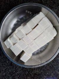 一个人的虾仁豆腐做法图解3)
