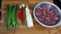 家常菜秋葵炒牛肉做法图解1)