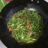 鲜香的毛芹菜拌面做法图解6)