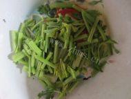 从此恋上芹菜炒肉做法图解2)