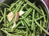 家常菜猪肉炒豆角做法图解3)