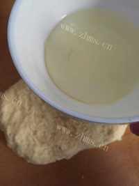 自制红豆面包做法图解3)