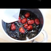 红枣木耳阿胶养生汤的做法图解三
