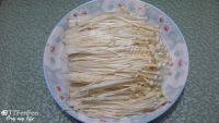 家常菜金针菇炒肉片做法图解3)