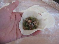 香气逼人的芹菜猪肉水饺做法图解9)