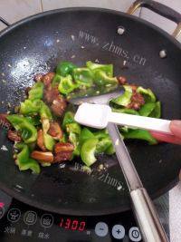 营养丰富的五花肉炒青椒做法图解9)