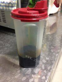 爽滑的啤酒卤蛋做法图解3)