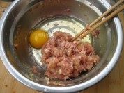 美味的胡萝卜肉丸子做法图解7)