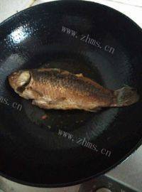 美味的鲫鱼豆腐汤做法图解4)