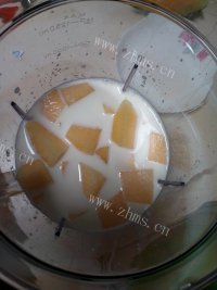 香糯爽滑的哈密瓜奶昔做法图解4)