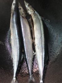 家常菜红烧秋刀鱼做法图解3)