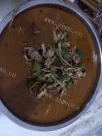 质嫩爽口的水煮田鸡做法图解9)