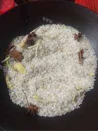 美味的盐焗大虾做法图解4)