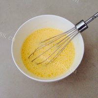 营养韭菜鸡蛋素火烧做法图解3)