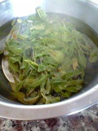 家常菜香椿芽拌豆腐做法图解5)