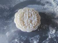 自己做的南瓜冰皮月饼做法图解16)