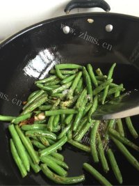 简单的干煸四季豆做法图解5)