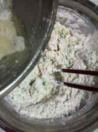 自制葱香苏打饼干做法图解7)